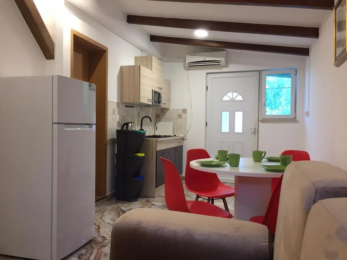 One-Bedroom Apartment, Wifi, Airco, Parking, Washing Machine, Grill Medulin Croatia